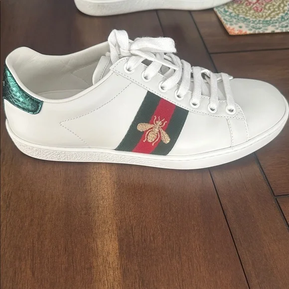 GUCCI Ace Bee Embroidered White
Leather Sneakers - Picture 9 of 16